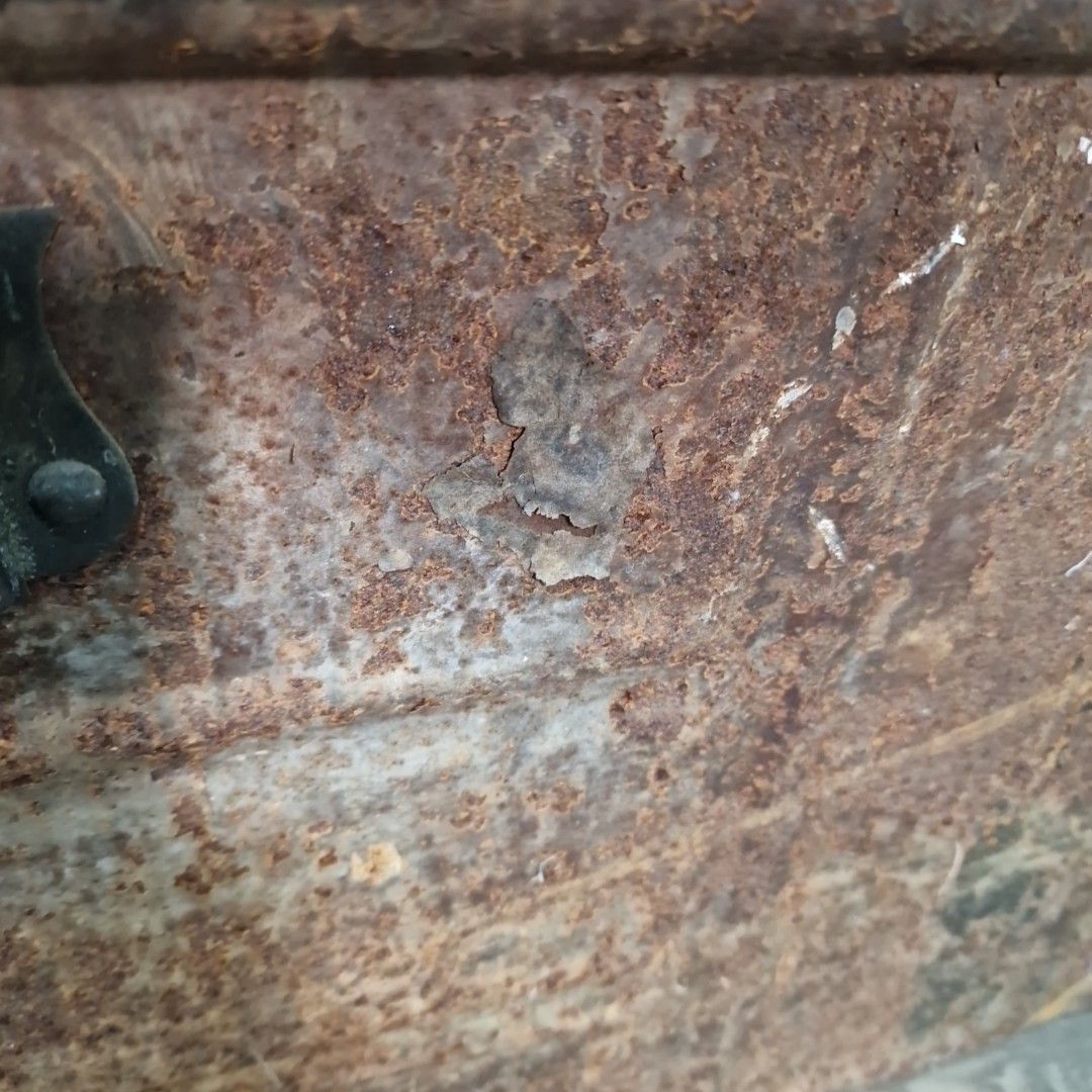Antique Metal Trunk – Rustic Industrial Chest – Distressed Storage / Planter photo vinterior