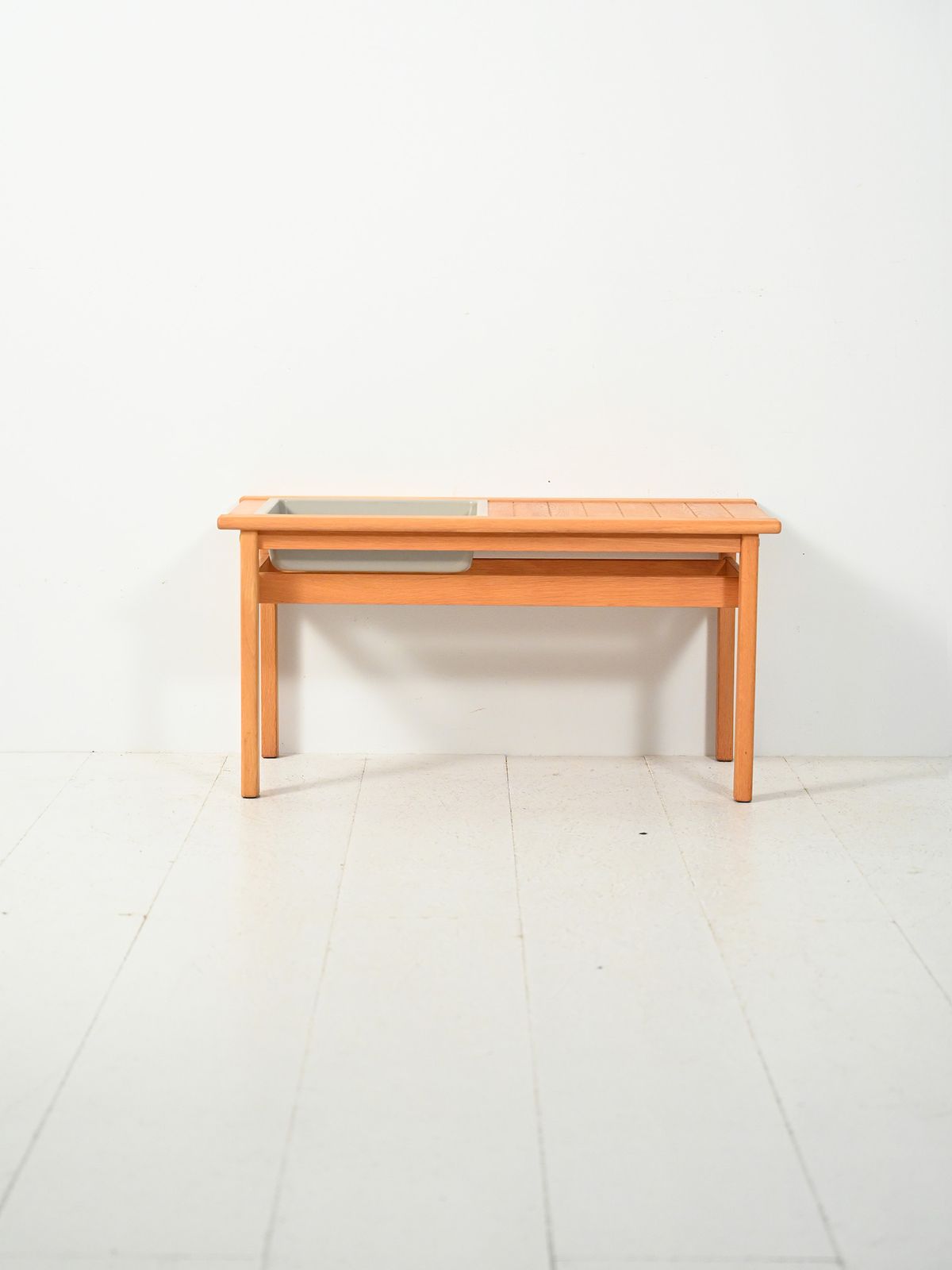 Florida Oak Bench With Flower Holder photo furniture