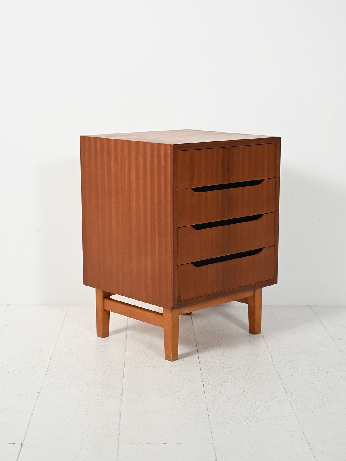 Kleine Scandinavische Mahonie Ladekast, Ca. Jaren 1950 photo for sale