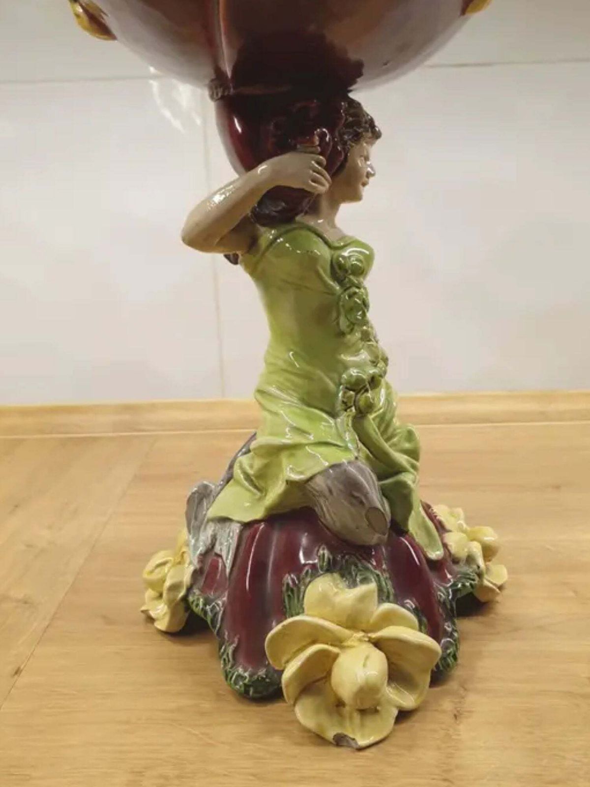 Monumentaal Majolica Figuurstuk, Bohemen, Ca. 1900 photo Woonaccessoires
