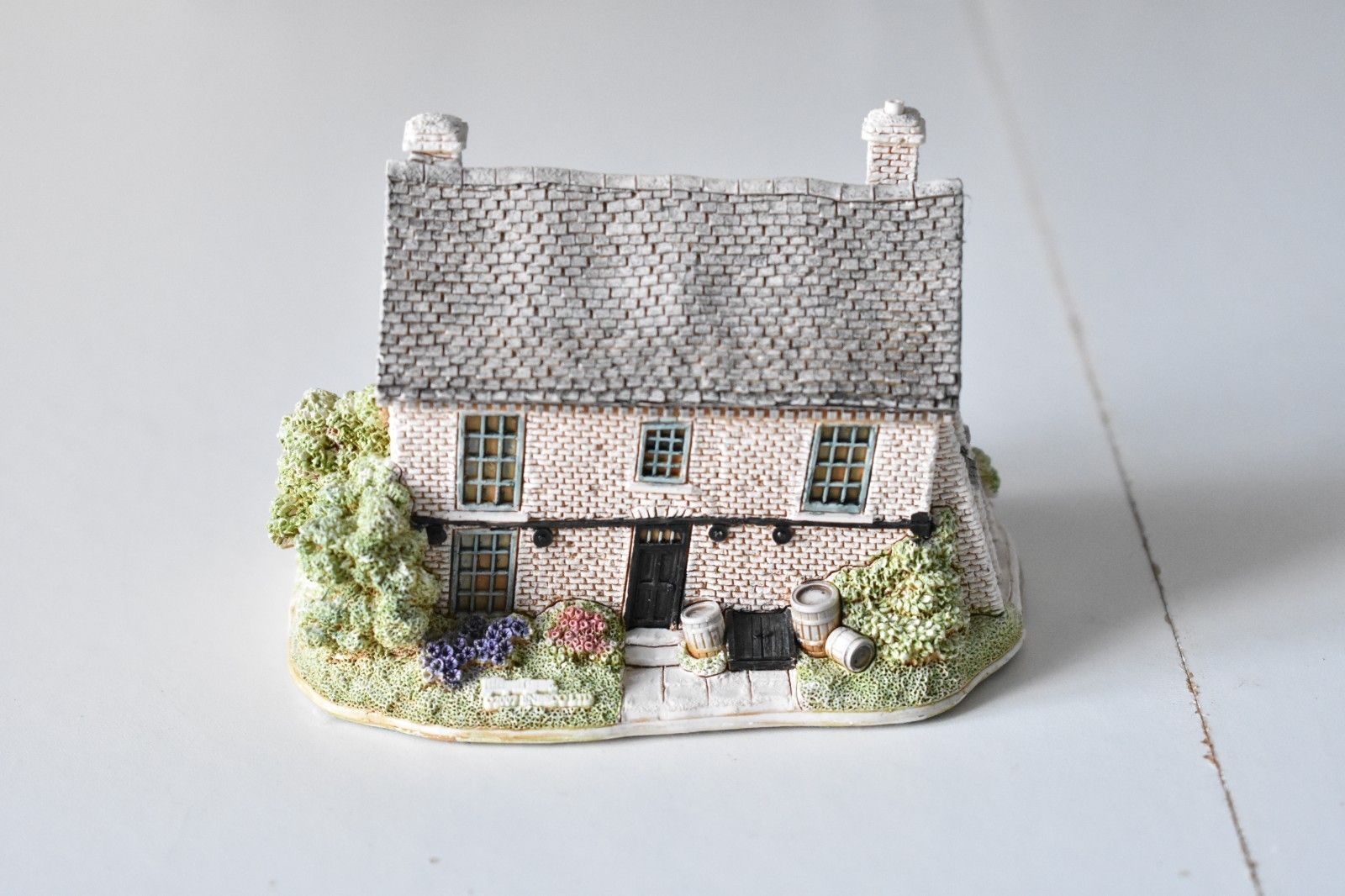 photo buy Lilliput Lane The Crooked House L3001 The British Collection Boxed And Deeds