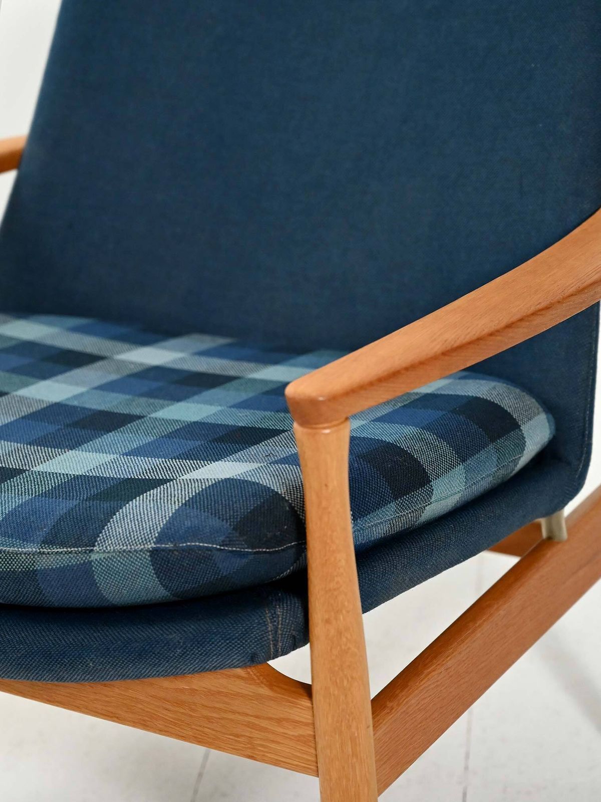 Furniture Scandinavian Armchair In Oak And Blue Wool photo