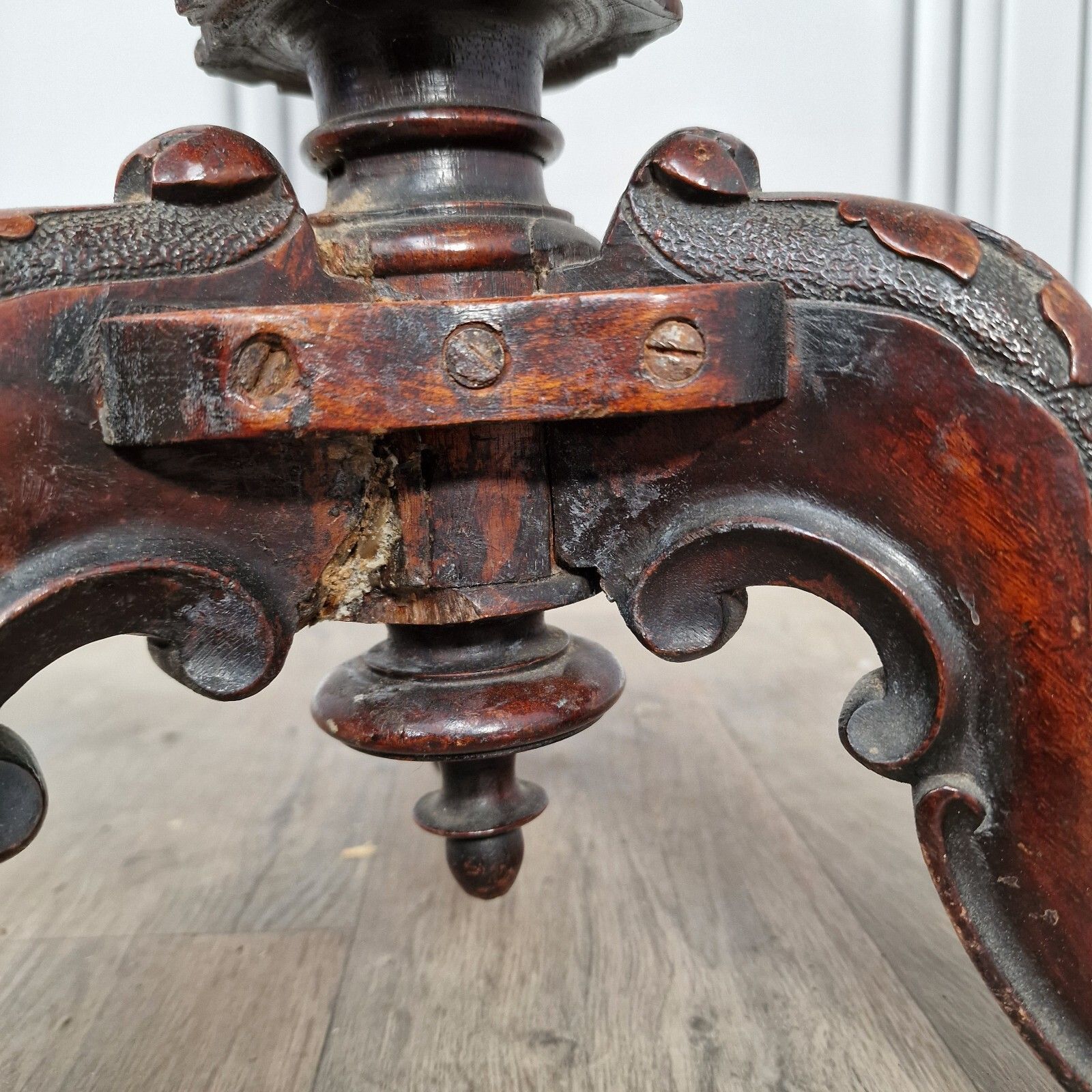 photo vinterior Antique Wooden Wine Table Turned Carved Decorative Inlaid Pedestal Leg