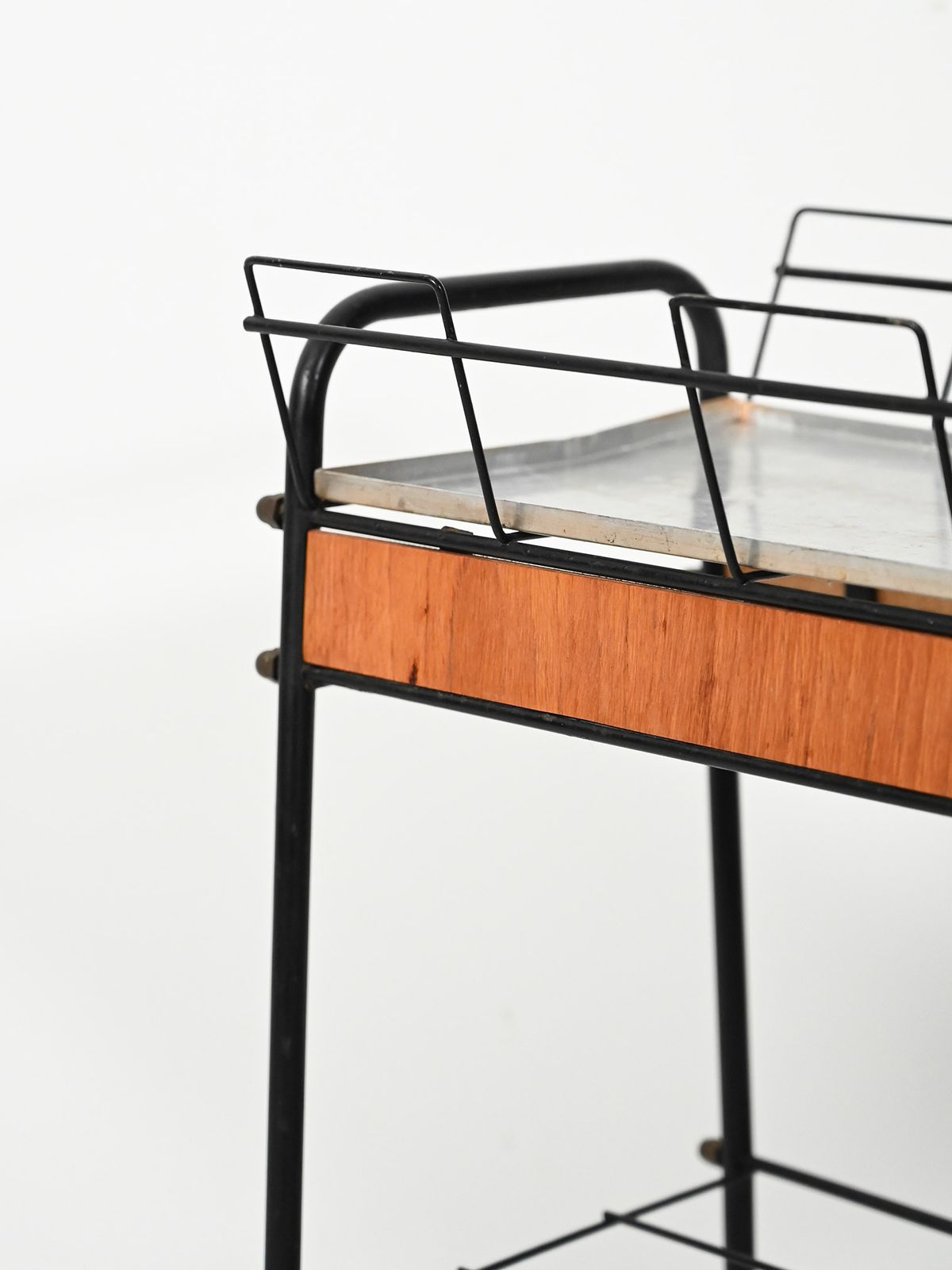 Scandinavische Bloemenstandaard In Zwart Metaal En Teak photo 450.0