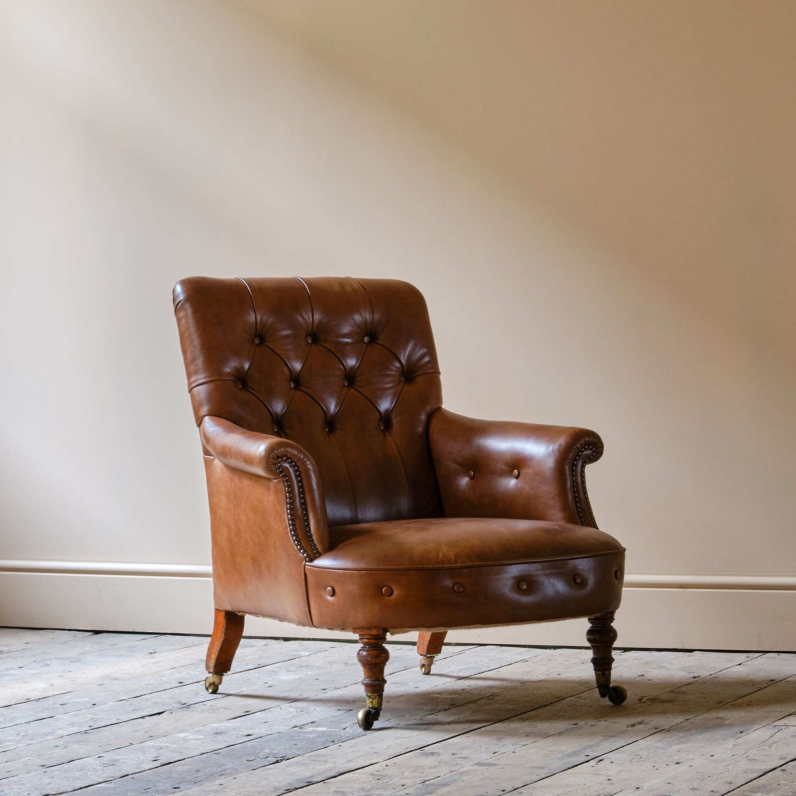 photo furniture Mid 19th Century Howard & Sons Armchair