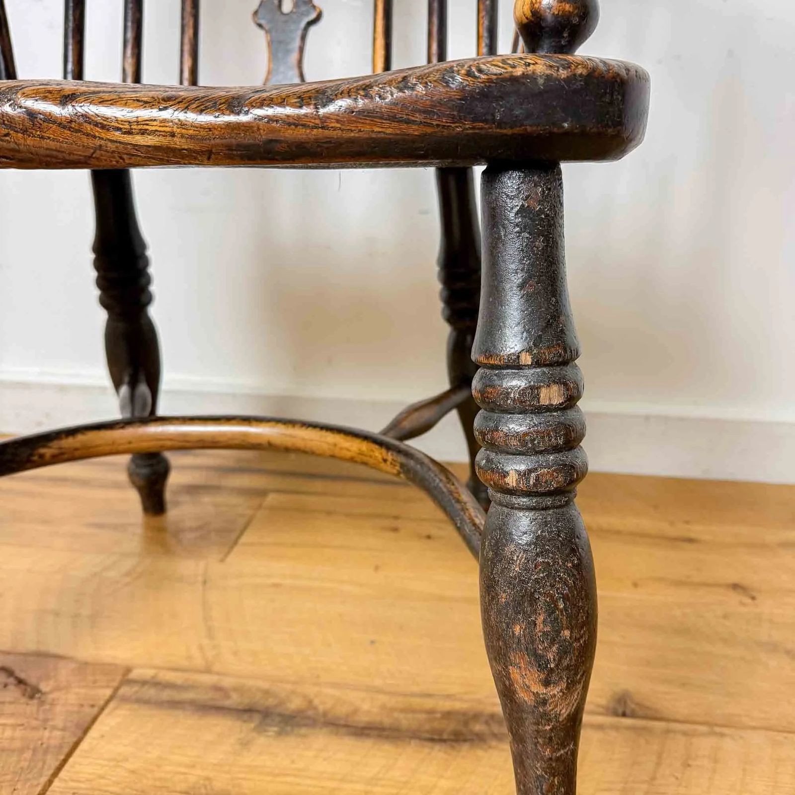 Antique Windsor Chair, Lovely Timeworn Patina photo for sale