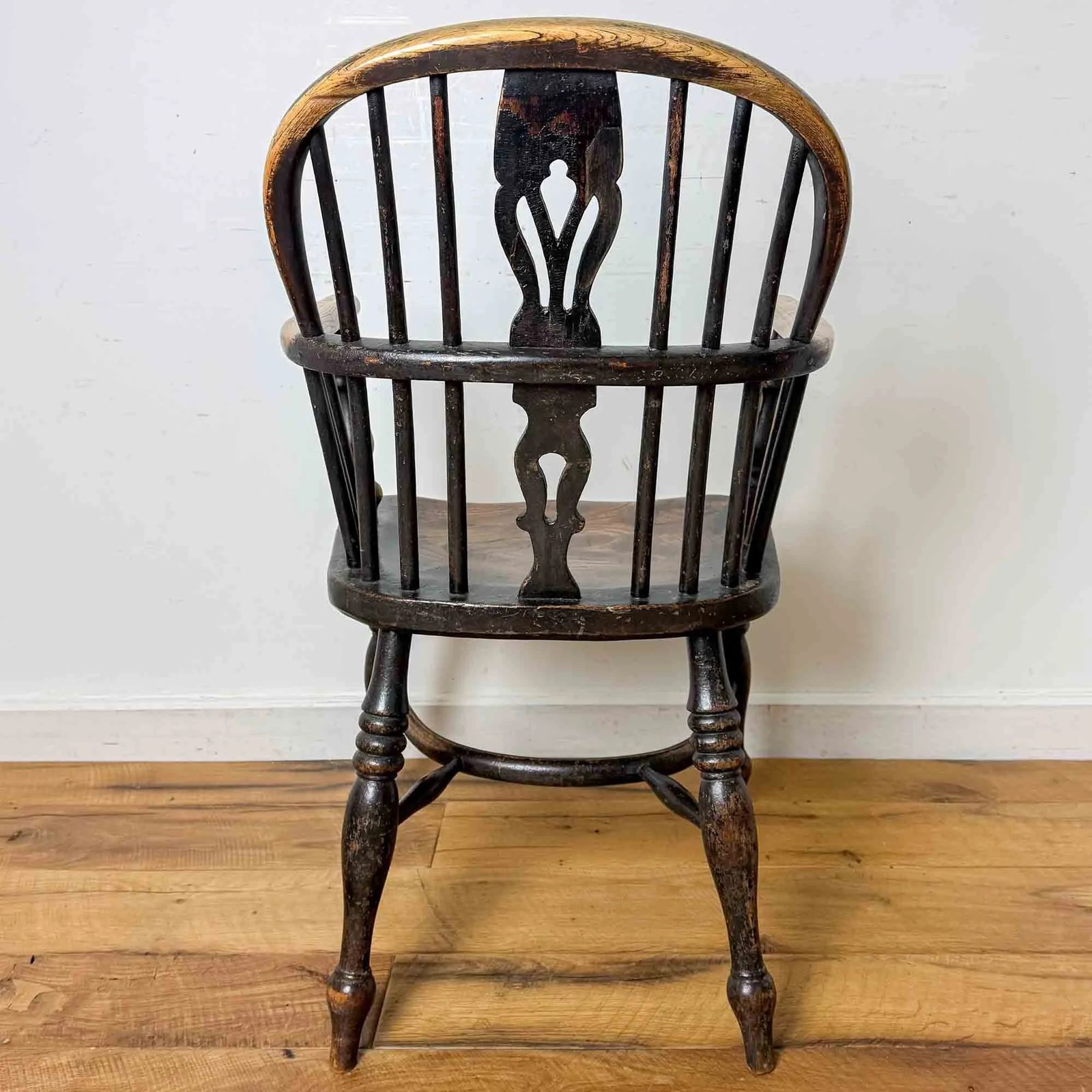 Antique Windsor Chair, Lovely Timeworn Patina photo vinterior