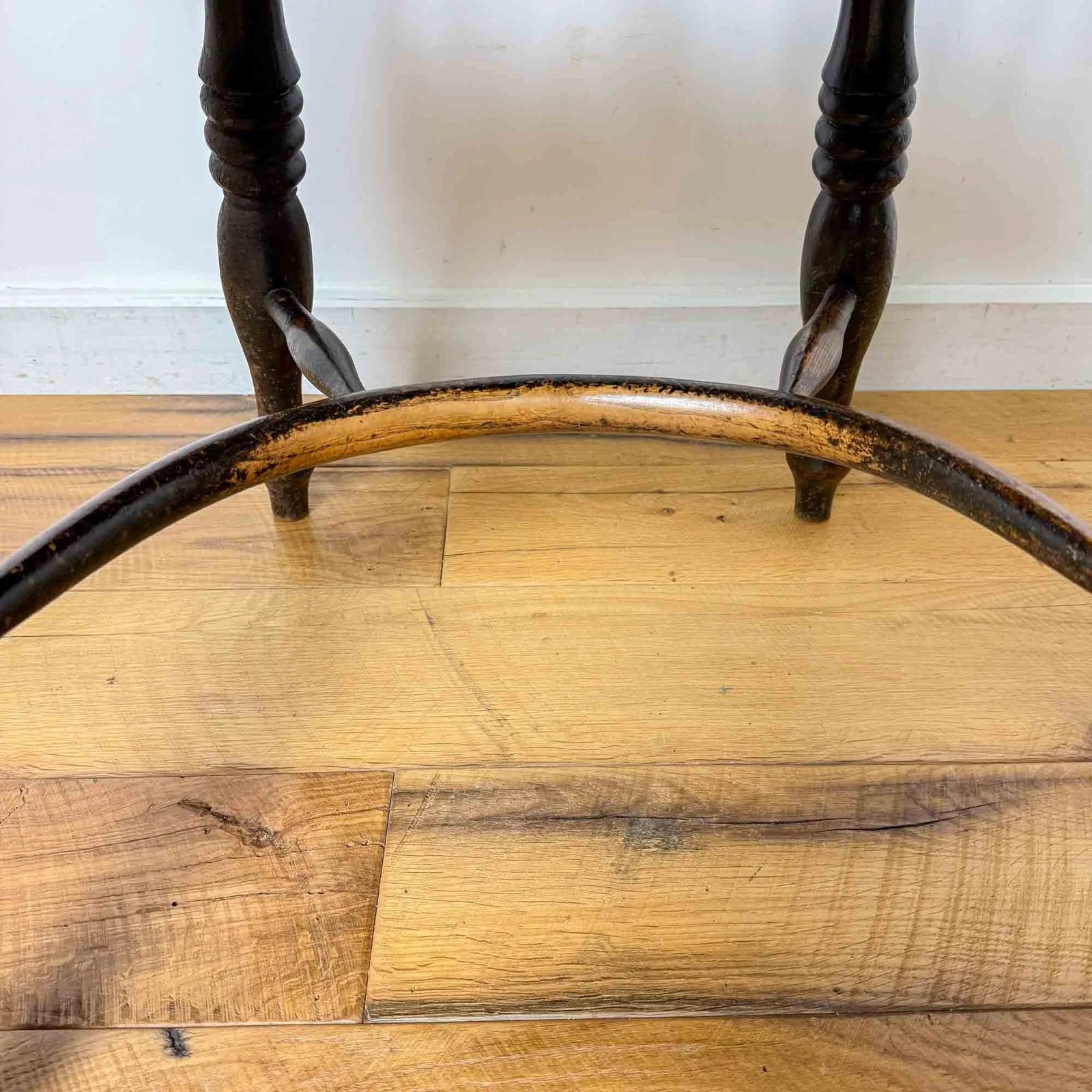 245.0 Antique Windsor Chair, Lovely Timeworn Patina photo