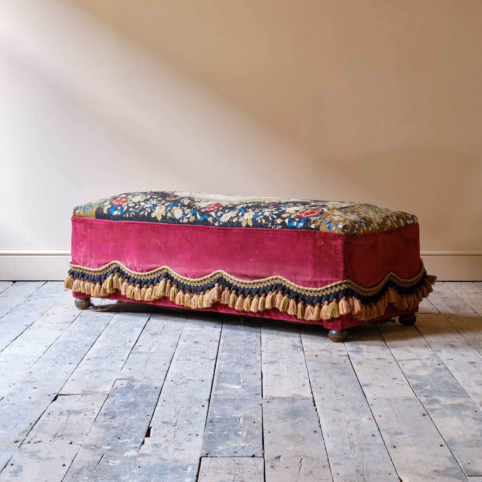 Large Country House Ottoman By Hallett & Sons photo vinterior