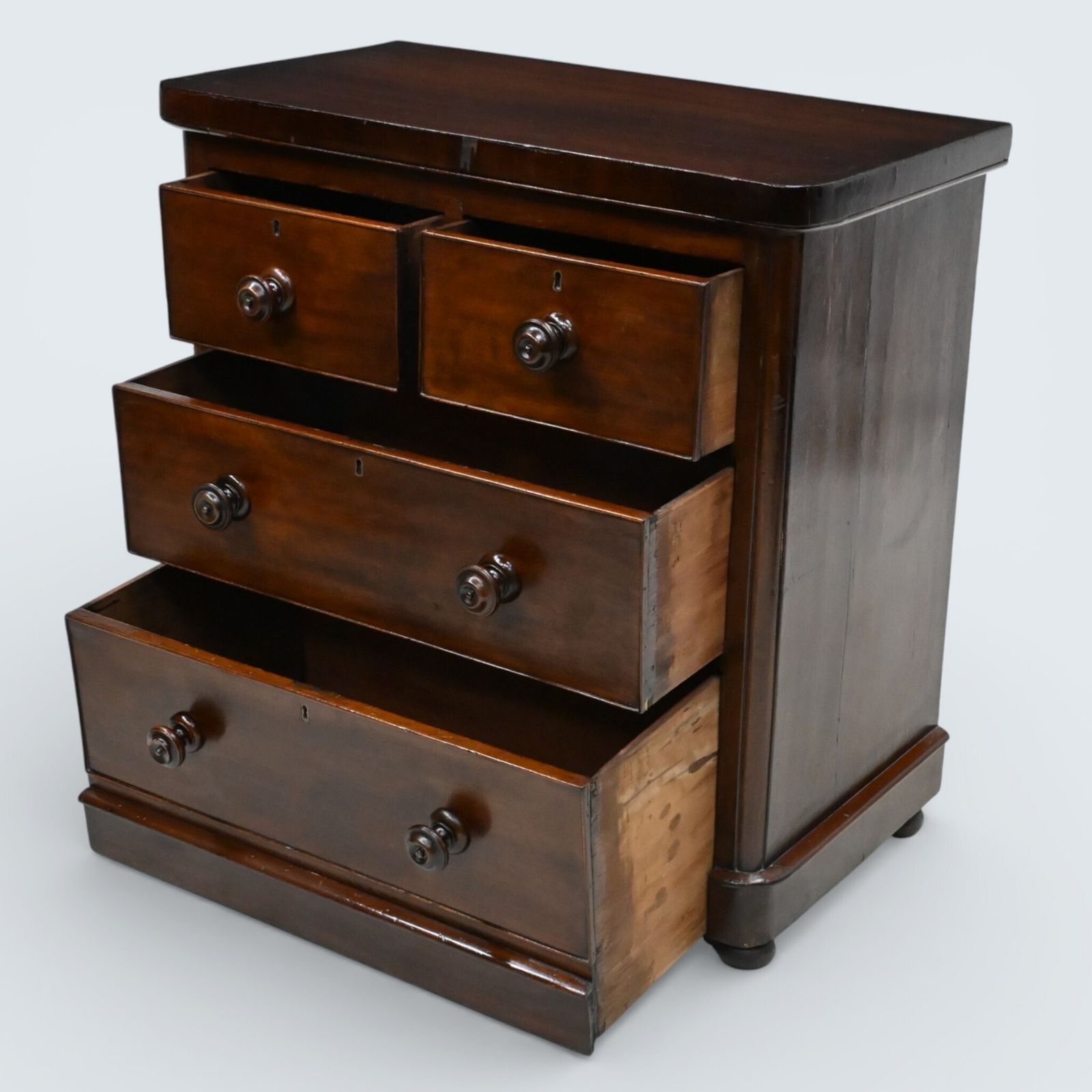 347.0 Small Victorian Mahogany Chest Of Drawers 3 Graduated Drawers Free Delivery* photo