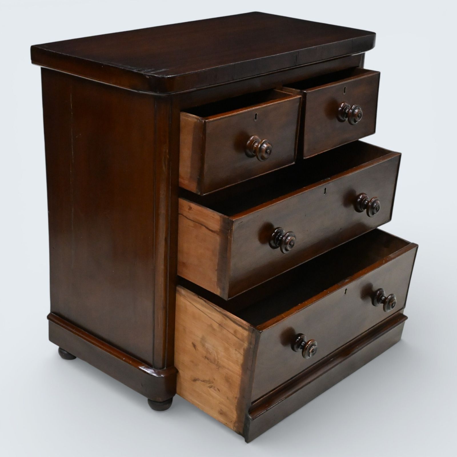 photo vinterior Small Victorian Mahogany Chest Of Drawers 3 Graduated Drawers Free Delivery*
