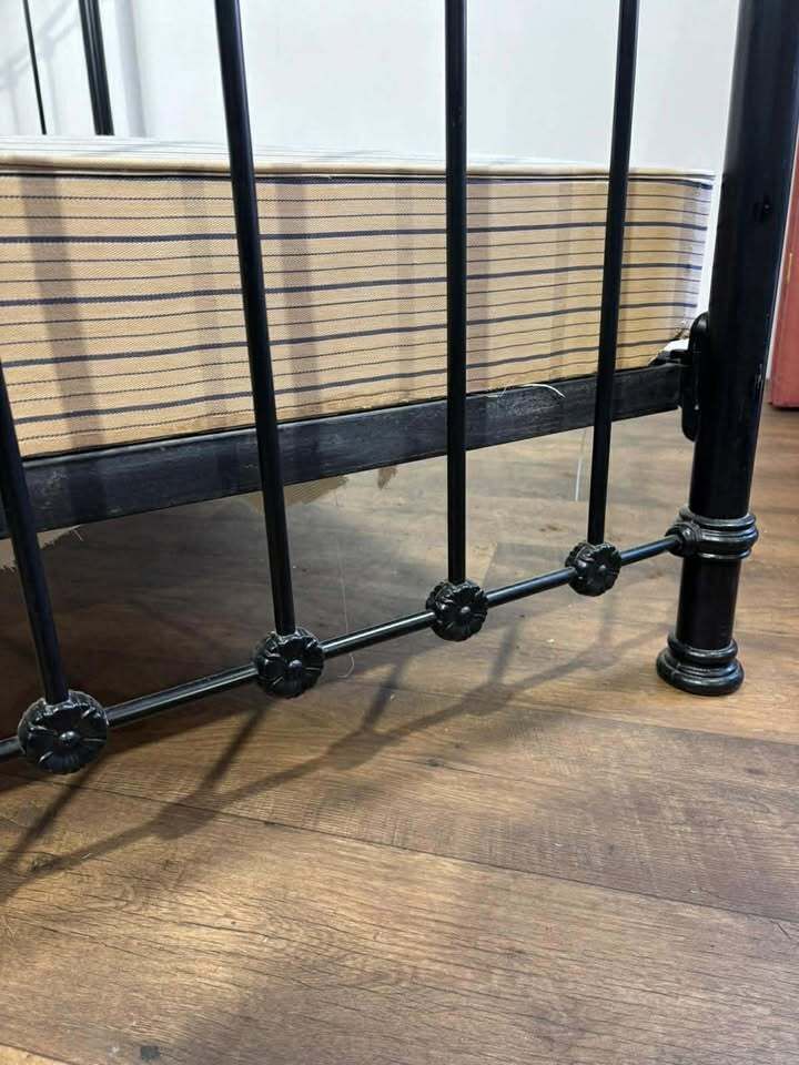 Reproduction Victorian Style Brass & Iron Single Bed photo furniture