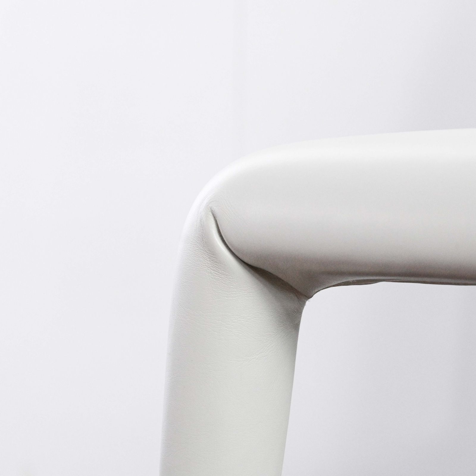 Furniture Set Of 4 Vol Au Vent Chairs In White Leather Designed By Mario Bellini For B&B Italia photo
