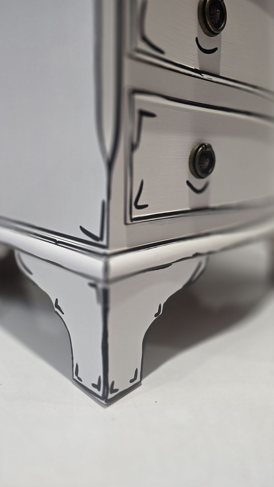 Sketch Style Small Chest, Traditional photo vinterior