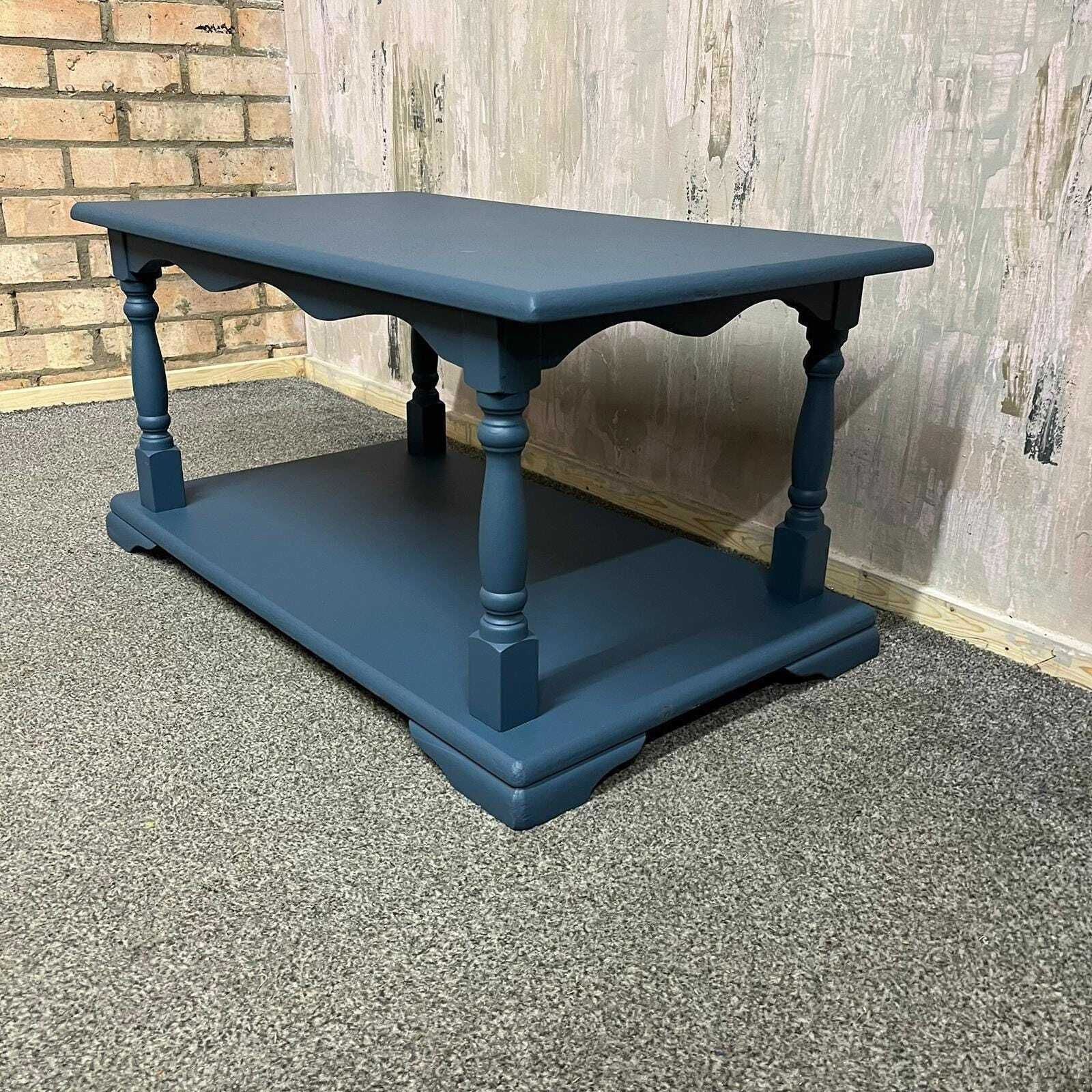 Old Charm Style Painted Coffee Table Shelf Under Turned Legs Scalloped Skirt photo 79.0