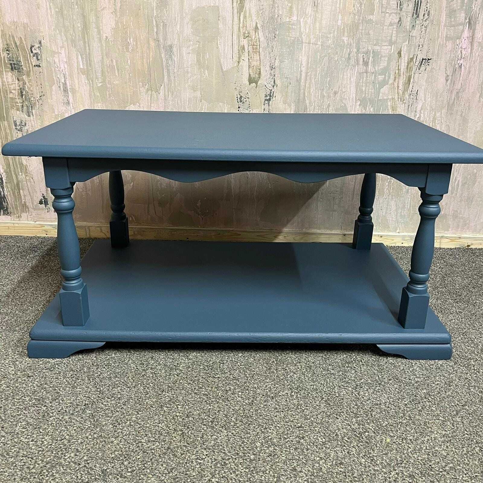 Old Charm Style Painted Coffee Table Shelf Under Turned Legs Scalloped Skirt photo vinterior