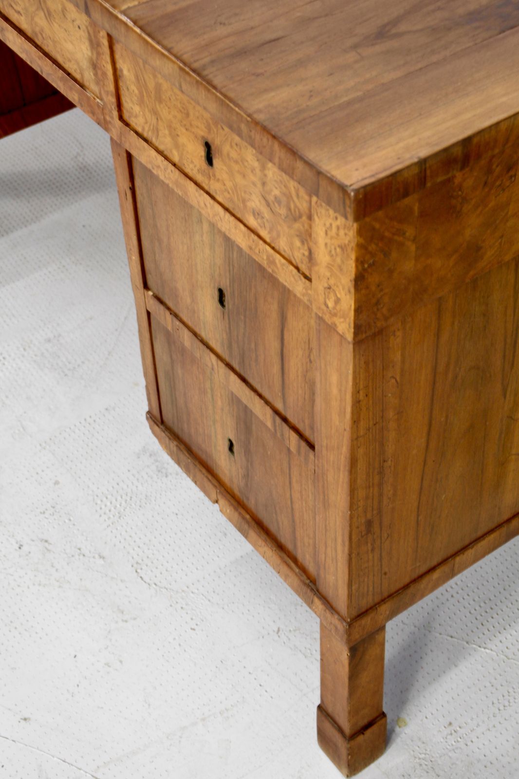 Italian Art Deco Desk In Dark Walnut Burl. photo 1299.0