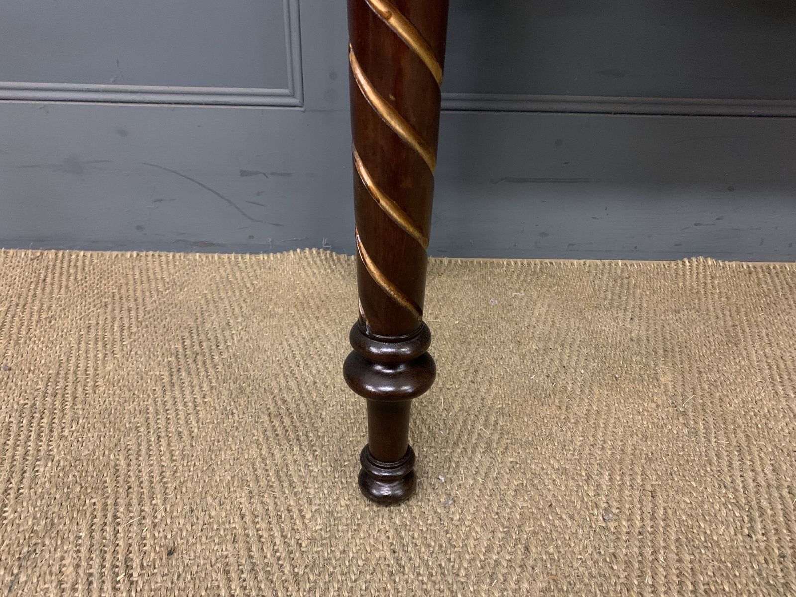 photo furniture Victorian Mahogany Hall Table, 1800s