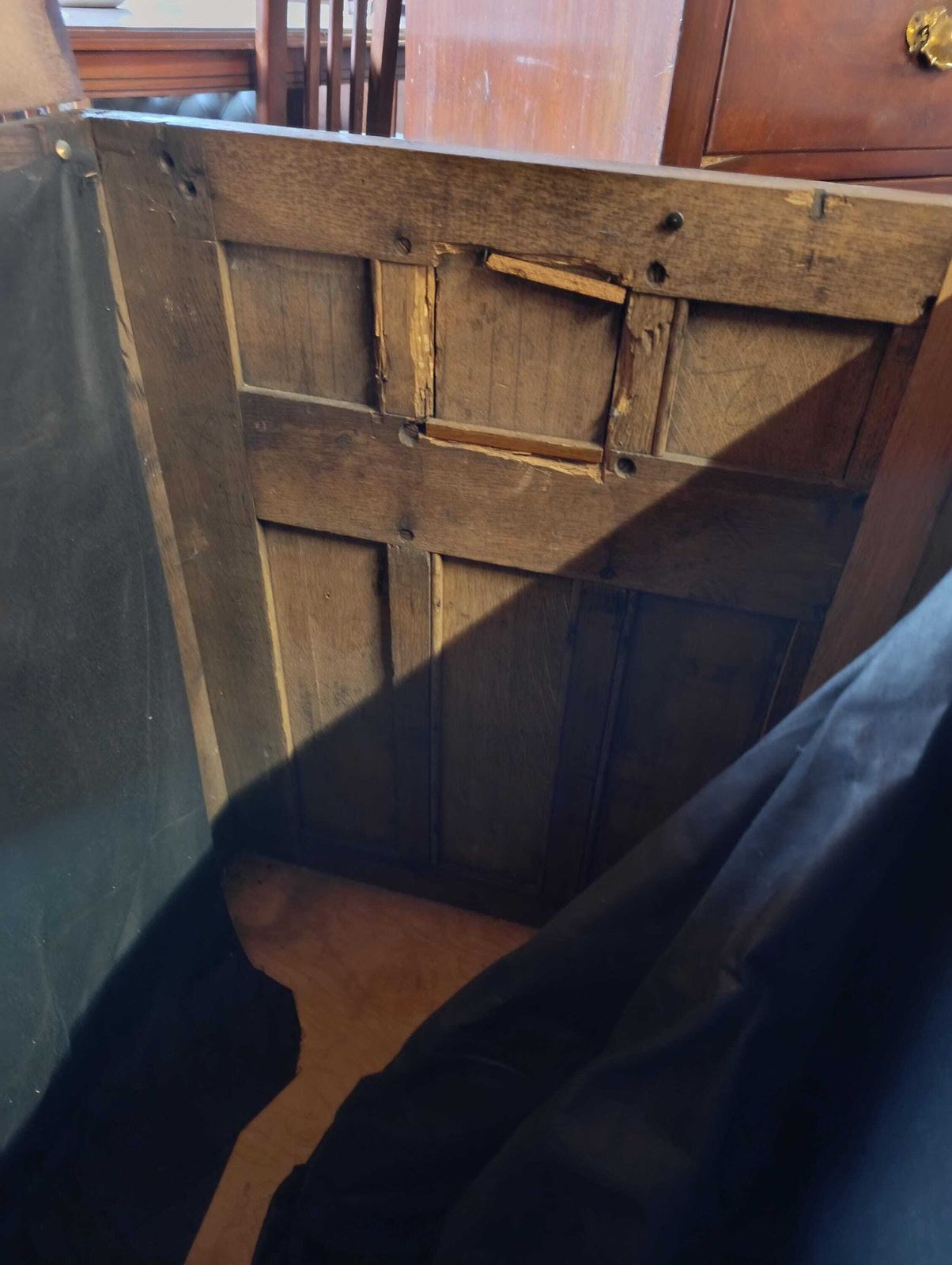 Tudor Revival Oak Coffer With Carved Heraldic Panels Early 20th Century photo vinterior