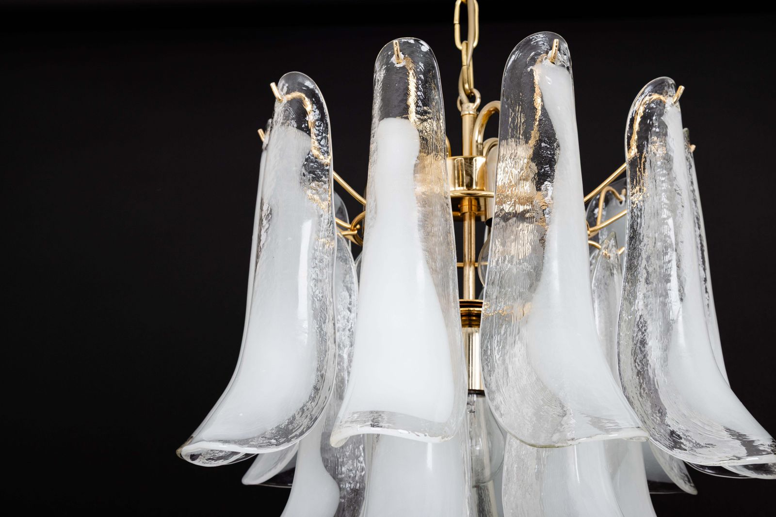 photo vintage Stunning Large Murano Glass Petals Chandelier Italy, 1980s