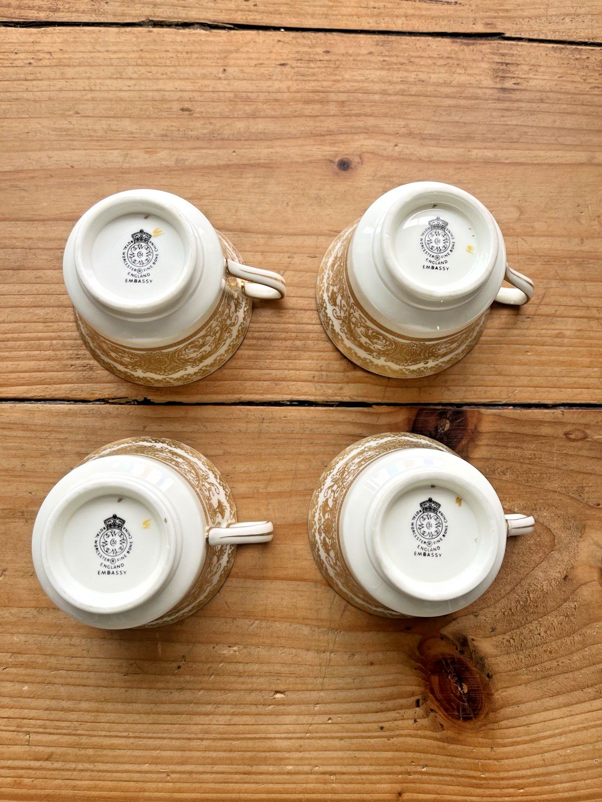 photo furniture Set Of 4 Vintage Royal Worcester Embassy Pattern Gold Gilt Coffee Cups & Saucers