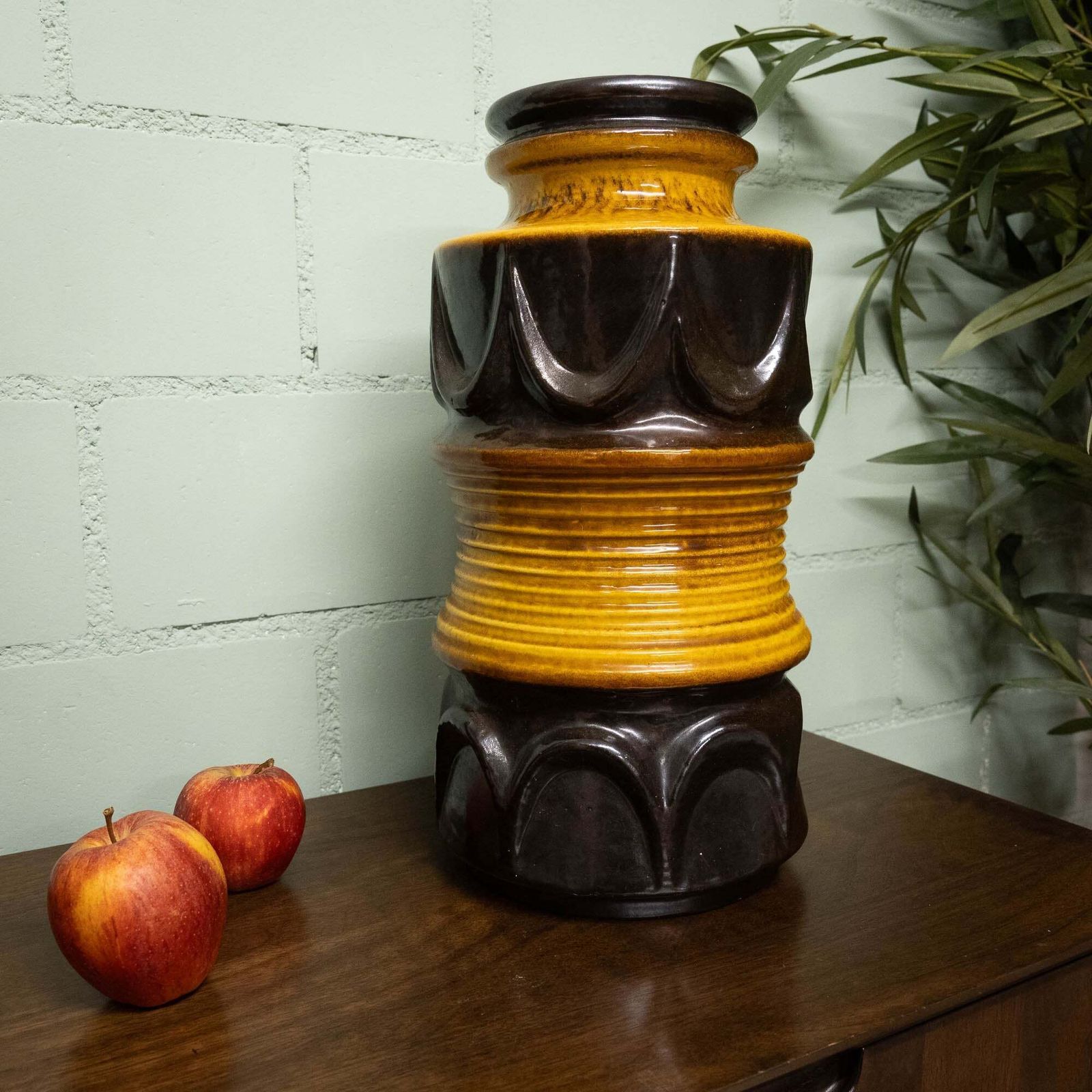 Floor Vase Ethnic Decor In Light And Dark Brown   Carstens Tönnieshof 7911 40    1960s photo Home Decor