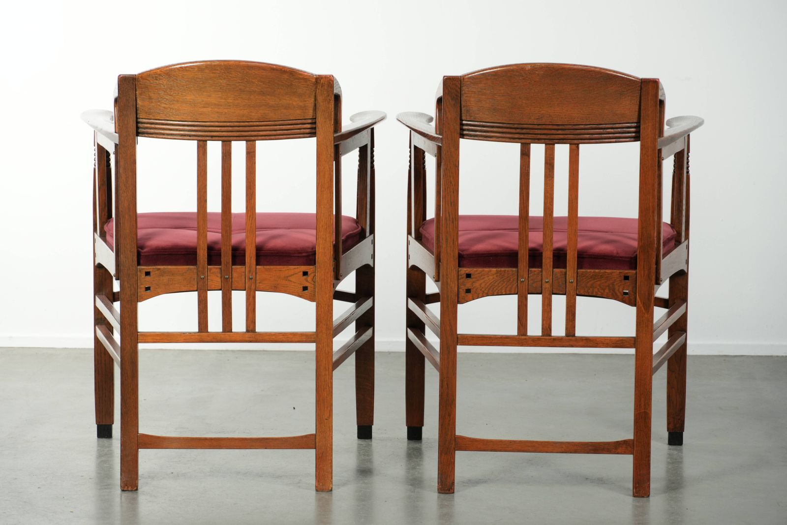 Set Van Twee Art Nouveau/Jugendstil Design Schuitema Eetkamerstoelen Met Luxueuze Rode Bekleding photo for sale