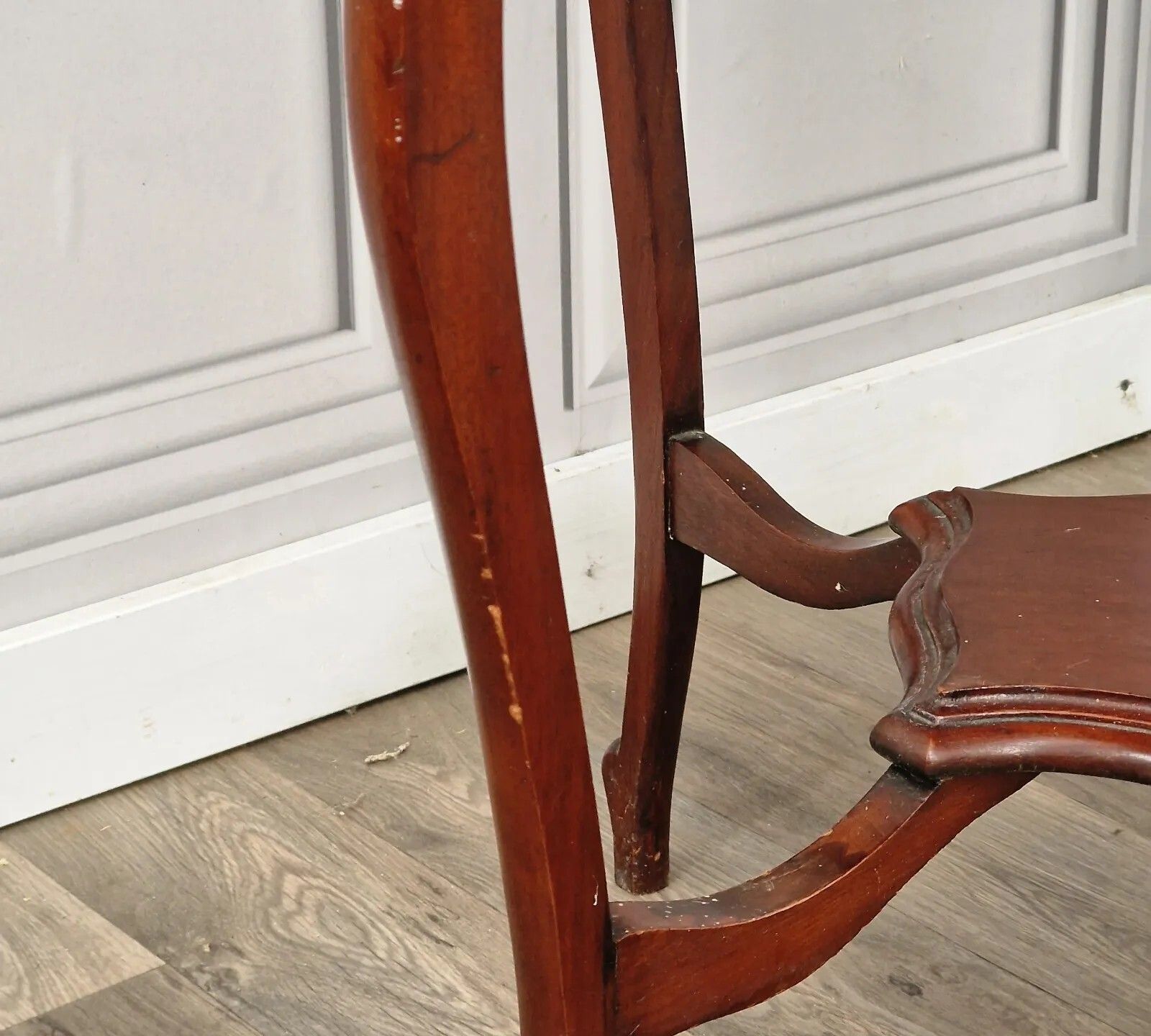 photo vinterior Antique Side End Table Wooden Edwardian Window  Scalloped Top 2 Tier Mahogany