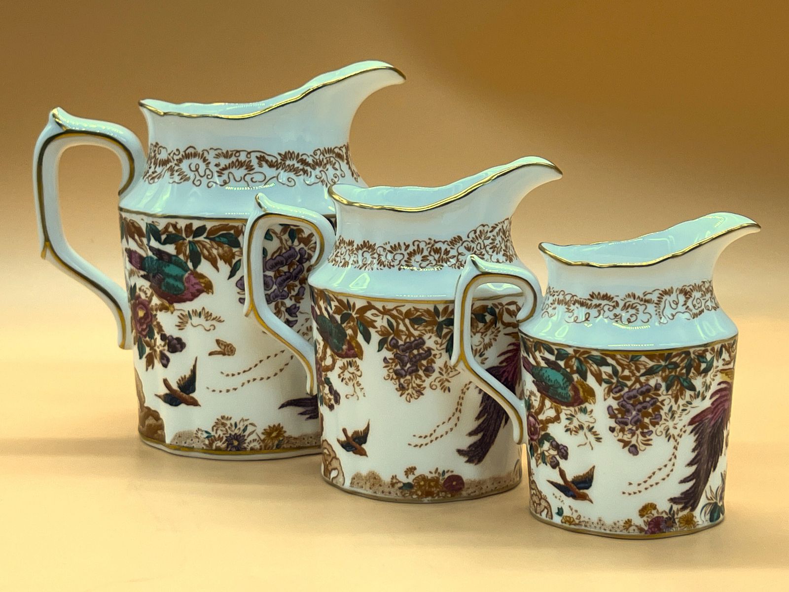Royal Crown Derby China Olde Avesbury Set Of 3 Graduated Jugs. A73. 1st Quality. photo vinterior