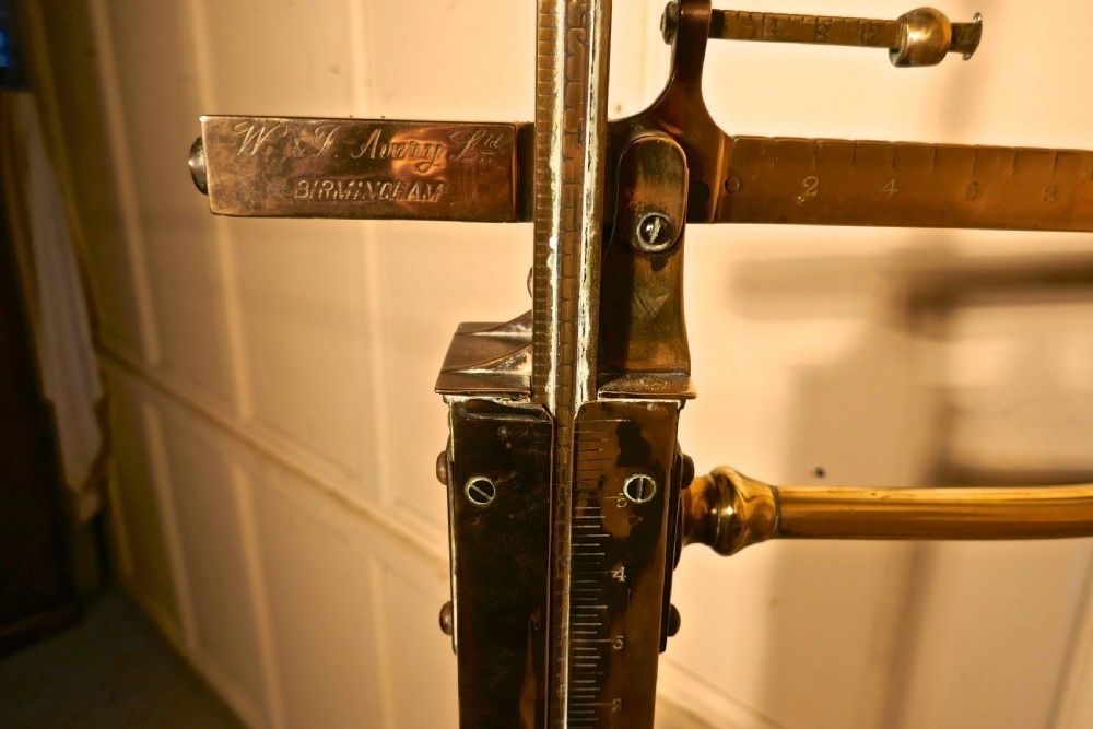 Avery Brass Height & Weight Standing Jockey Scales From Market Rasen Racecourse photo Home Decor