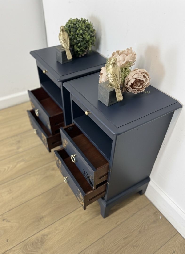 Rare Refinished Stag Minstrel Tea Tray Bedside Tables In Navy Blue With Gold Floral Bird Design, Nightstands, Vintage photo buy
