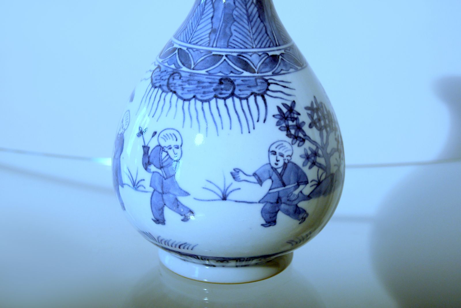 Small Porcelain Vase   Qing Dynasty / Qianlong   Jiaqing Period / 19th Century photo for sale