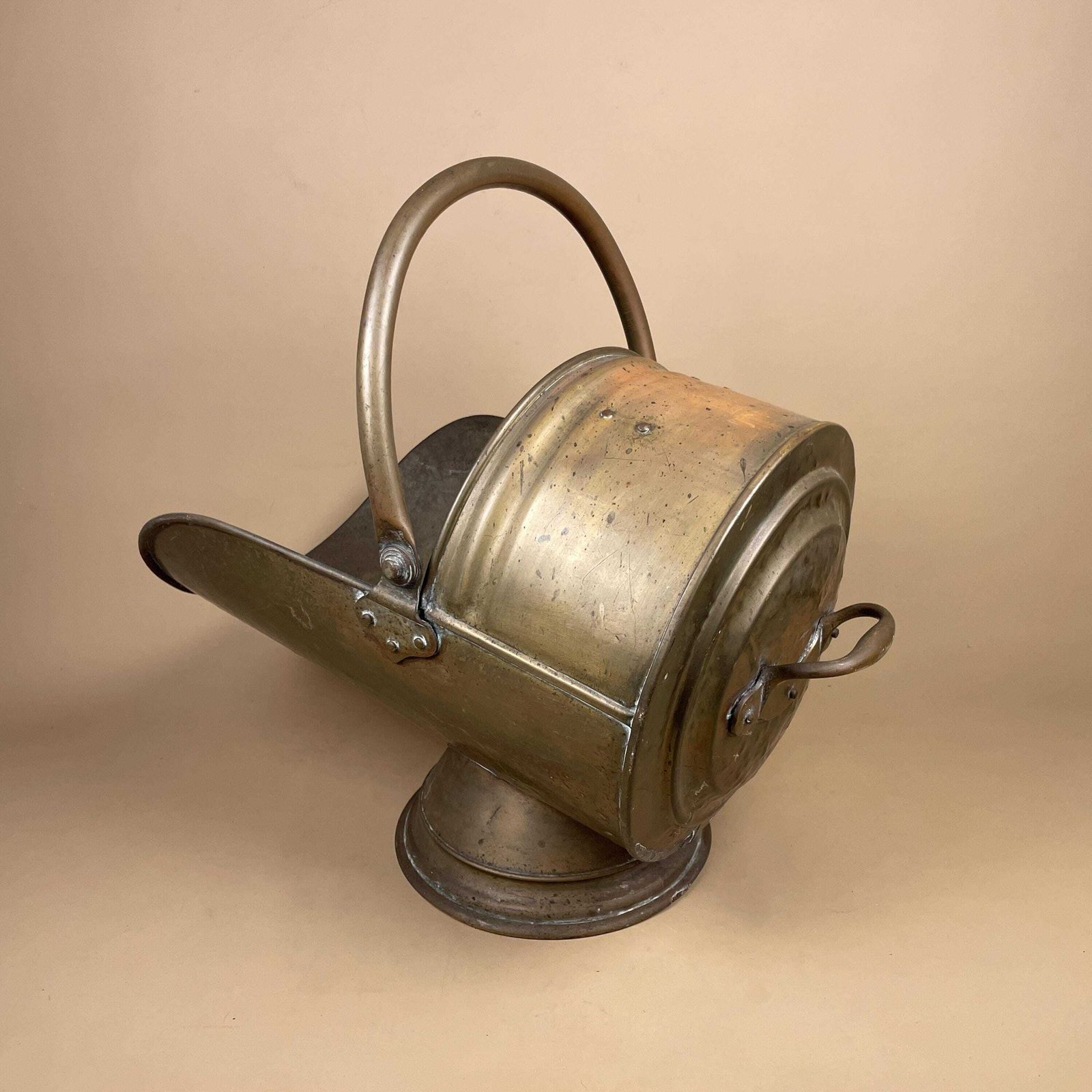 Antique Metal Gold Brass Coal Bucket Handle Fireside Fire Side Scuttle Log Helmet Farmhouse Cottage Aged Patina Vintage Fireplace Logs Heavy photo furniture
