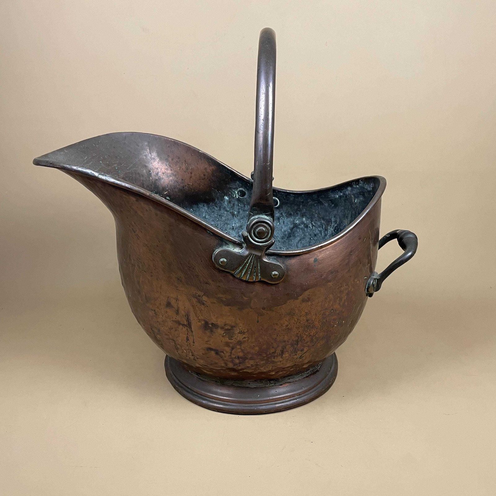 Antique Metal Copper Coal Bucket Handle Fireside Fire Side Scuttle Helmet Farmhouse Cottage Vintage Fireplace Logs Brush Tool Art Nouveau photo furniture