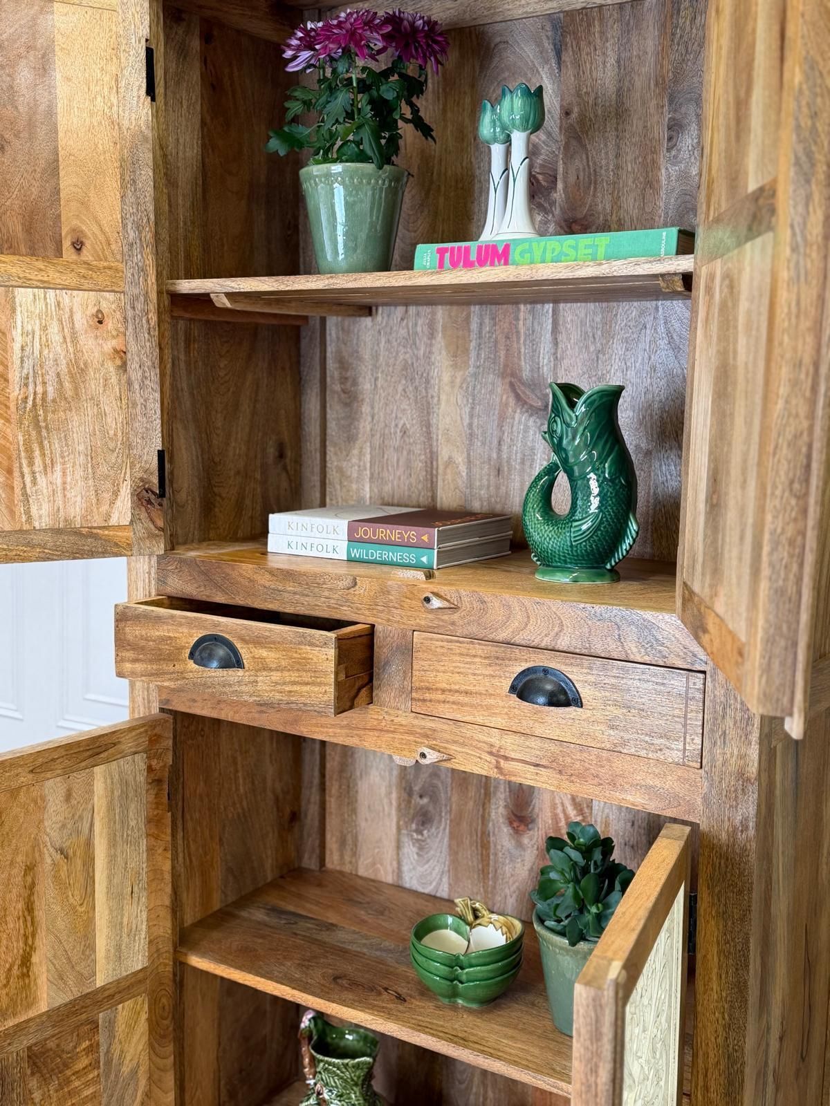 Mangohout vierdeurs armoire, witgekalkte gesneden panelen en natuurlijk gepolijst frame photo for sale