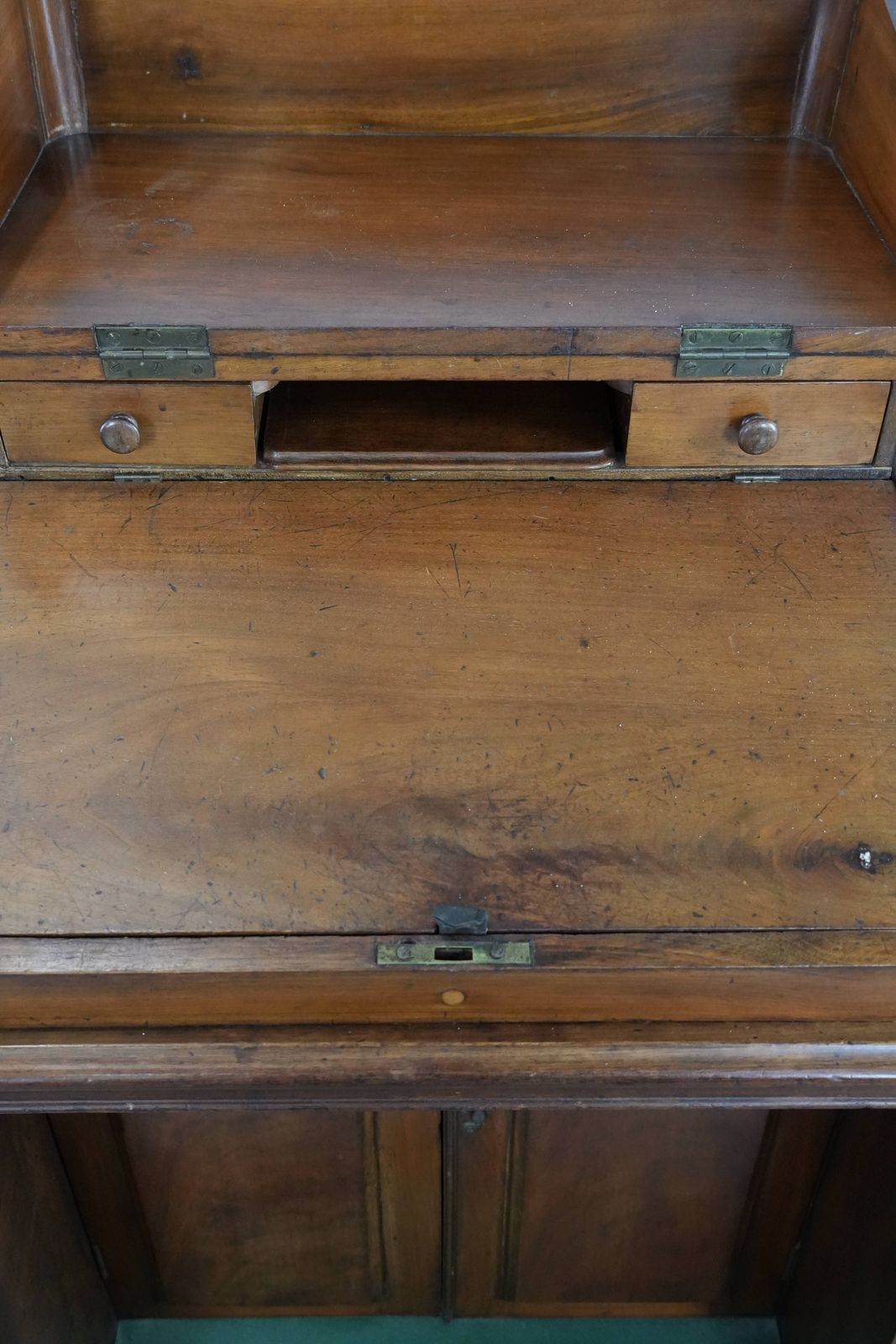 photo furniture Beautiful And Antique Standing Desk/Counter/English Writing Table From The 19th Century With An Authentic Look