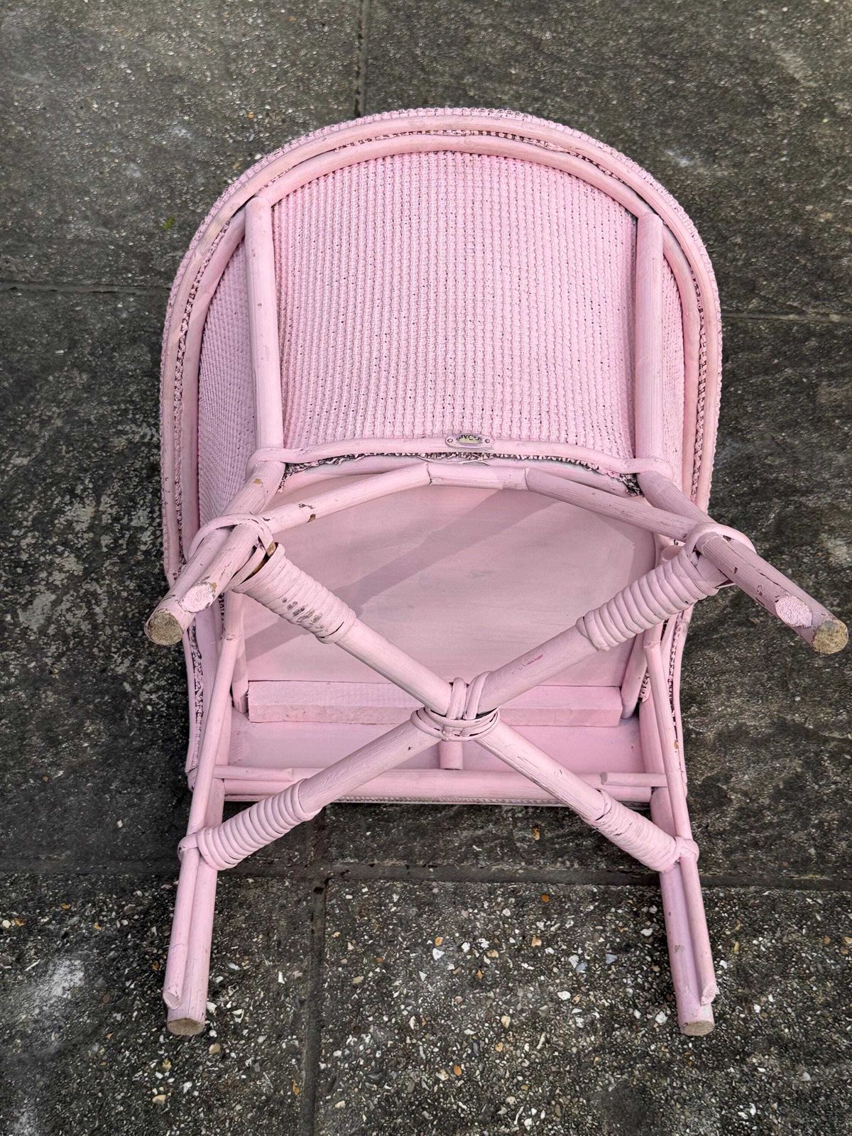 photo vintage Vintage 1950s Child's Pink Lloyd Loom Style Tub Chair With Woven Seat