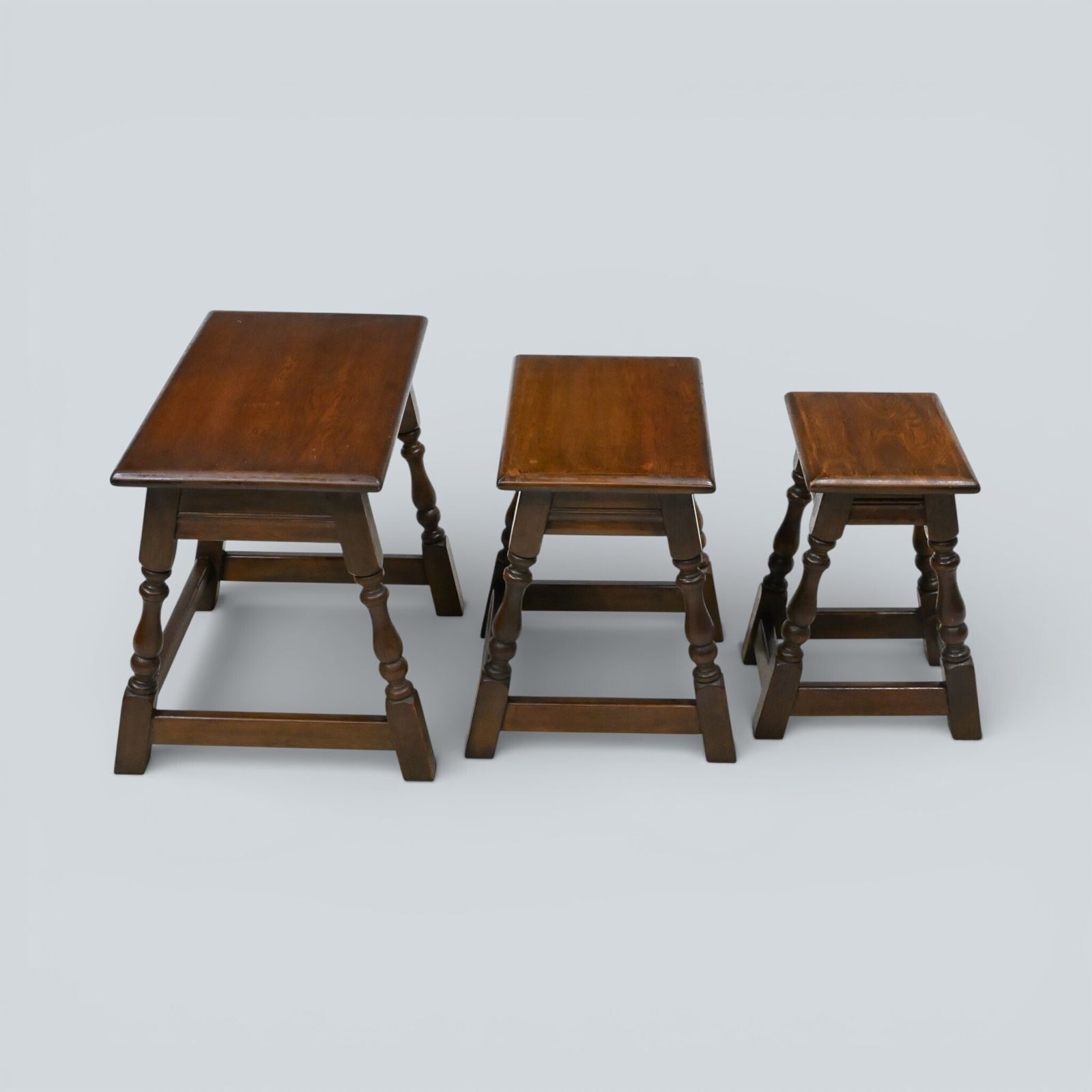 photo vintage Old Charm Nest Of Tables Solid Oak Model 1494 Gold Badge Finish Free Delivery