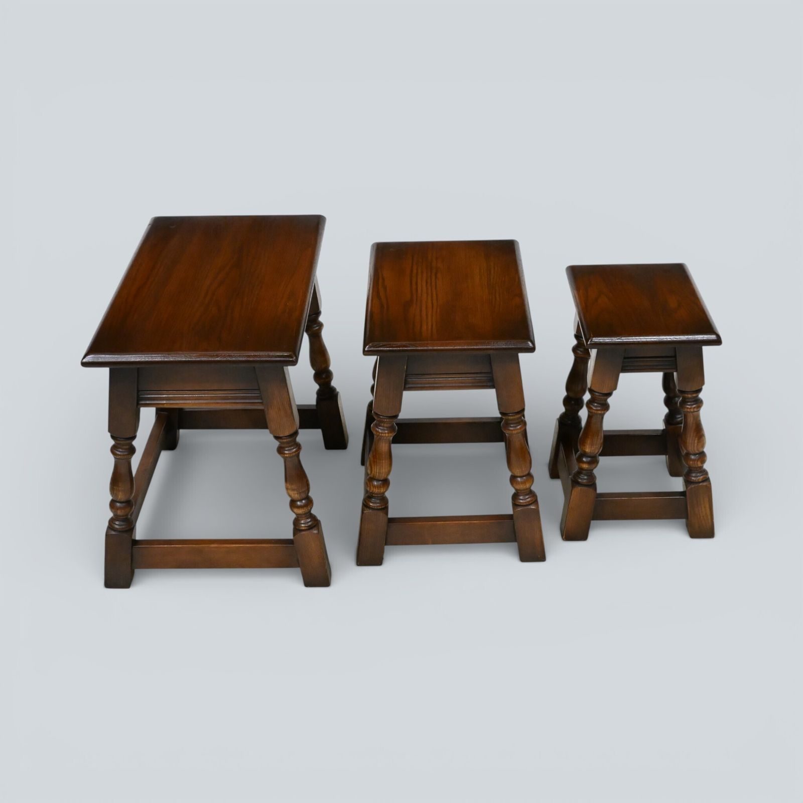 photo vintage Old Charm Nest Of Tables Solid Oak Model 1494 "Tudor Brown" Finish Free Delivery