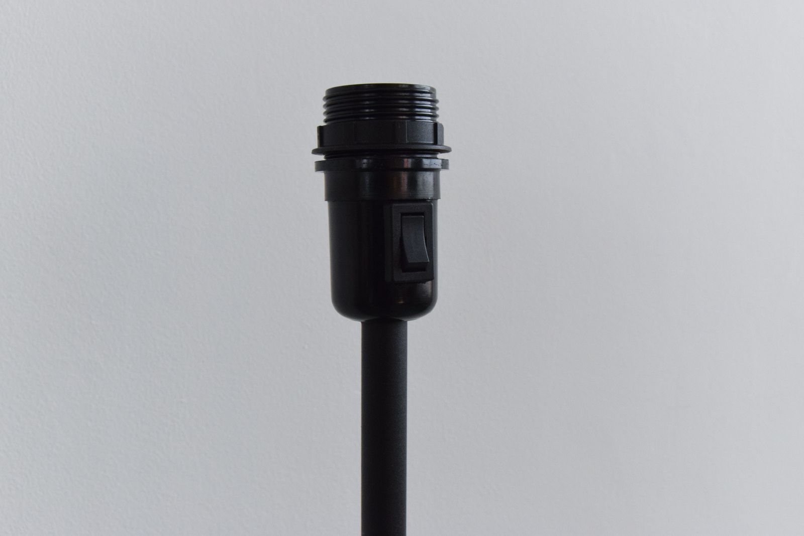 photo furniture Vintage Ikea 'Trubadur' Metal Black Floor Lamp With 'Bäk' Rattan Lampshade