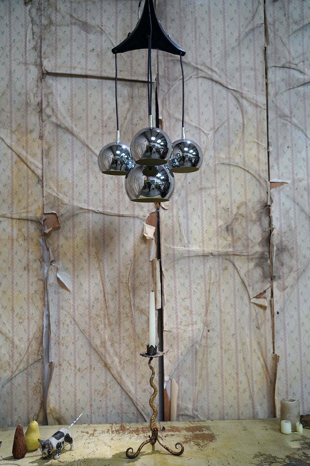 photo vintage An Italian Four Tier Cascade Steel Globe Hanging Lamp C.1980