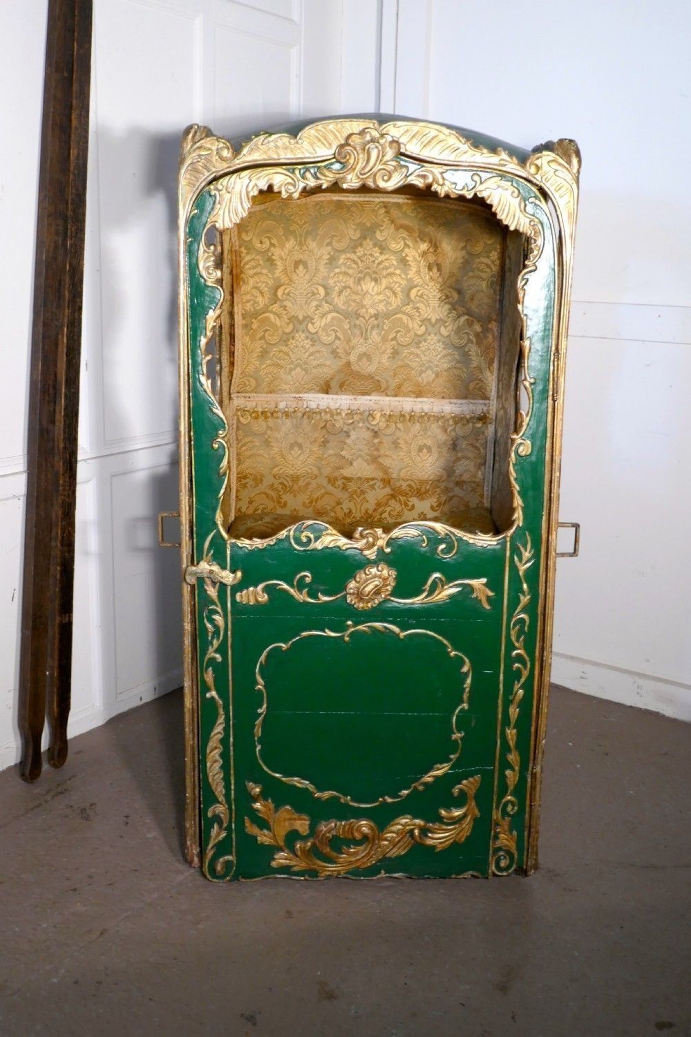 19th Century Italian Sedan Chair photo vinterior