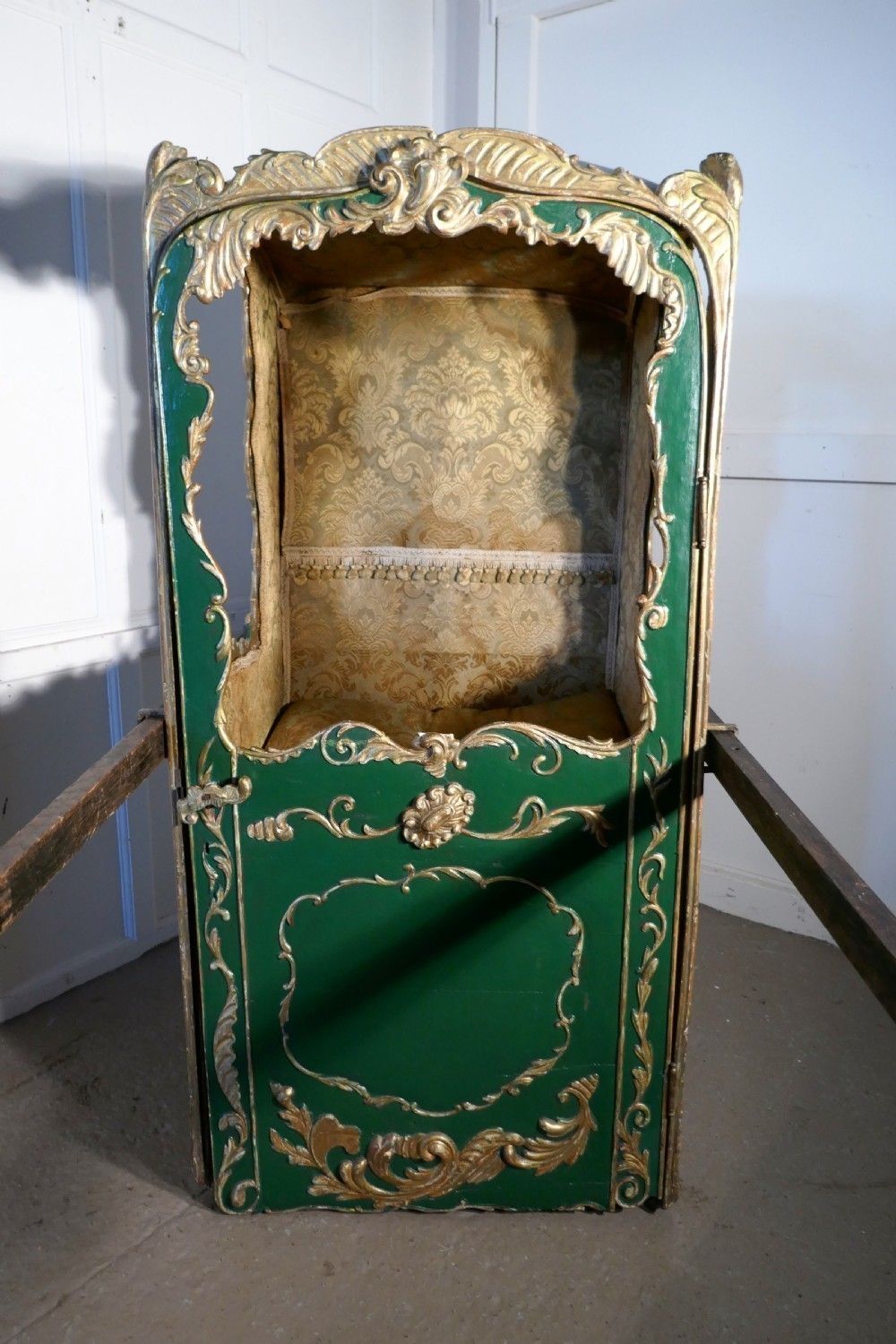 Furniture 19th Century Italian Sedan Chair photo
