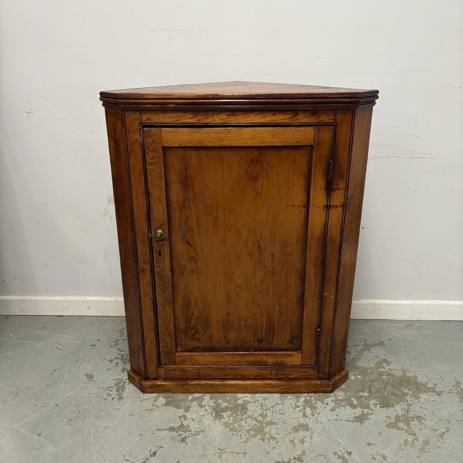 Vintage Wood Corner Cabinet – Vintage Panelled Cupboard With Shelves