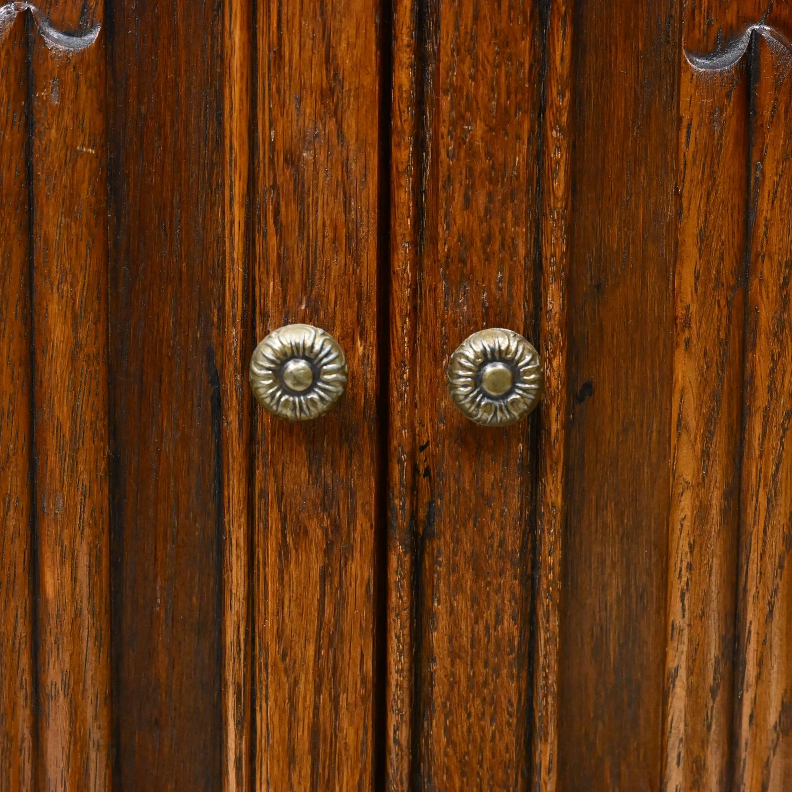 347.0 Old Charm Pedestal Cabinet Tudor Brown Free Delivery* photo