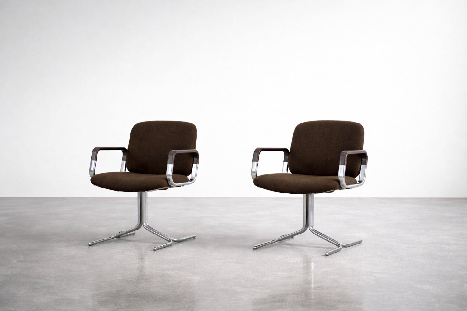 Mid Century Modern German Modern Brown Fabric And Aluminum Chairs By Herbert Hirche For Mauser Werke Waldeck, 1970s, Set Of 2