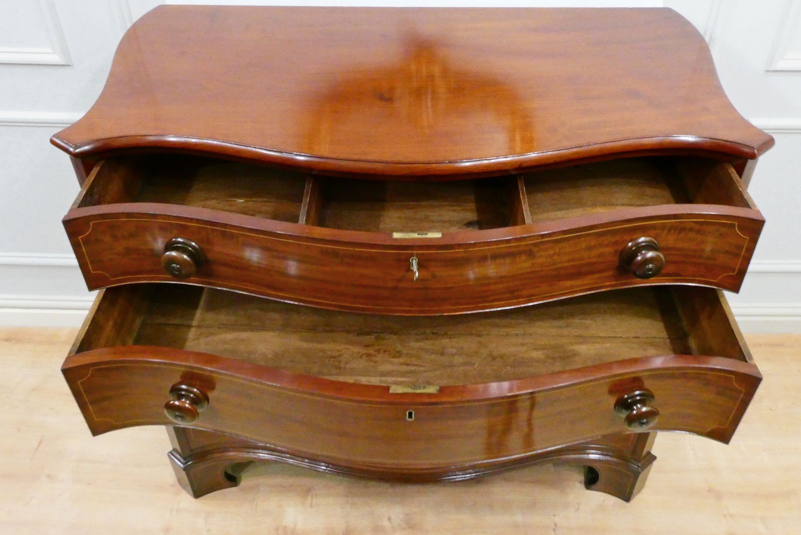 photo buy Georgian Mahogany Serpentine Fronted Chest Of Drawers Attributed To Gillows
