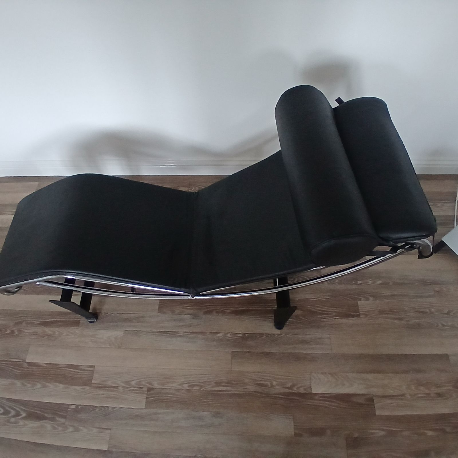 Classic  Le Corbusier  Chaise Longue  In Black  Leather photo furniture