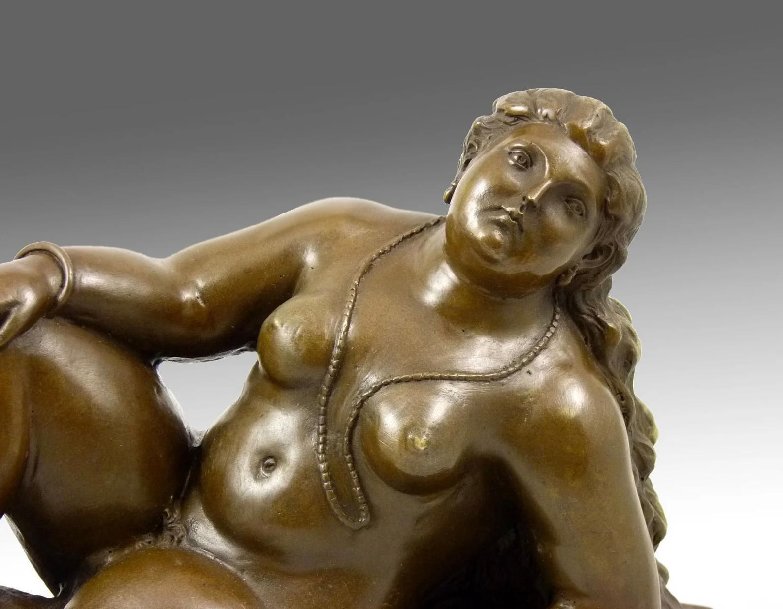 Sculpture Woman At The Beach In Bronze, Contemporary Style, 20th Century photo Art