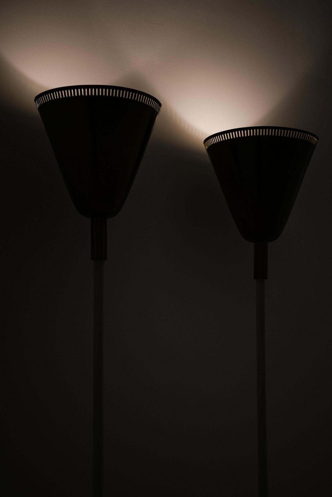 Set Of 2 Floor Lamps In Brass And Lacquered Metal, 1950s photo vintage